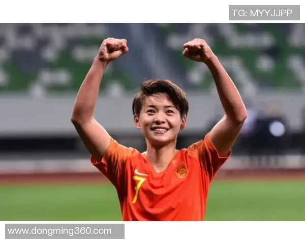 足球明星化身篮球路人展现惊人球技引发热议