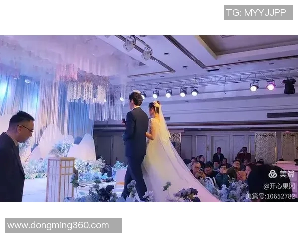 足球明星浪漫求婚瞬间曝光爱妻感动泪洒现场引发热议